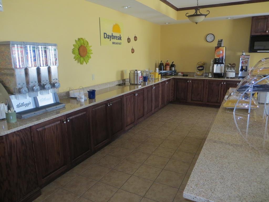 Days Inn By Wyndham Ellis Extérieur photo