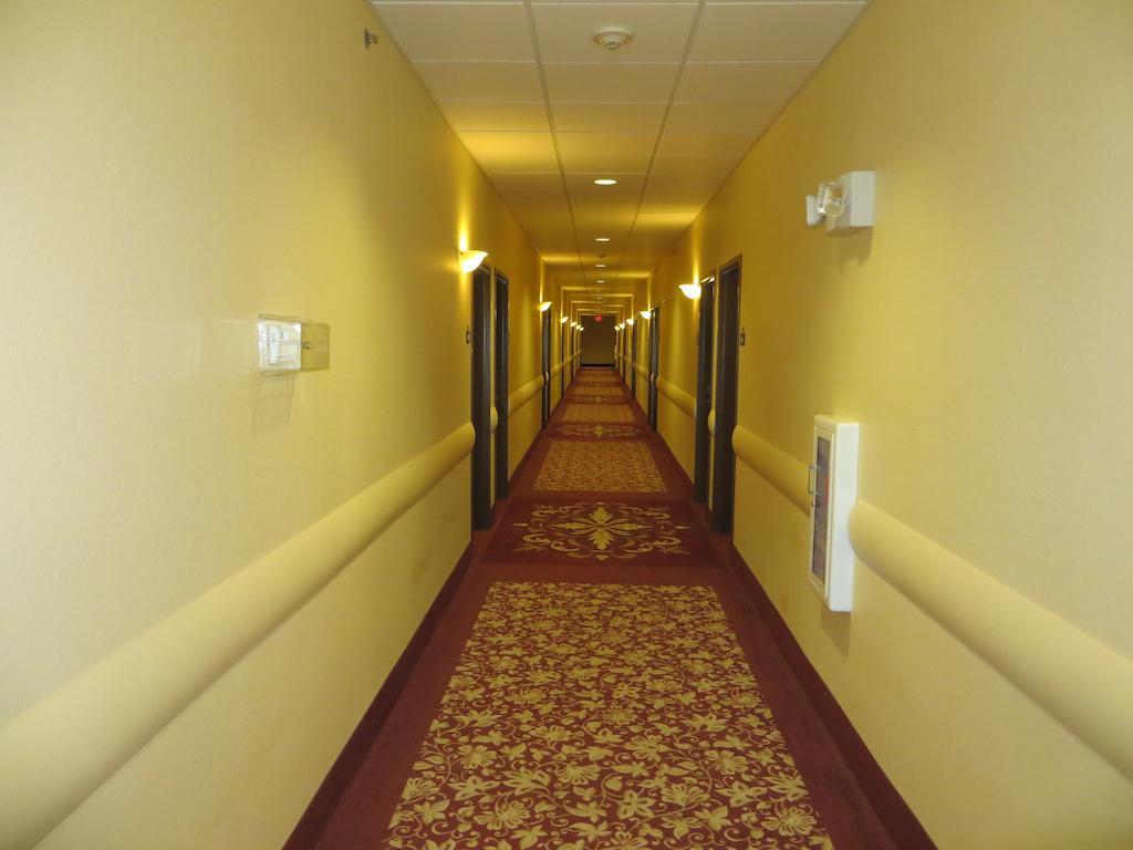 Days Inn By Wyndham Ellis Extérieur photo