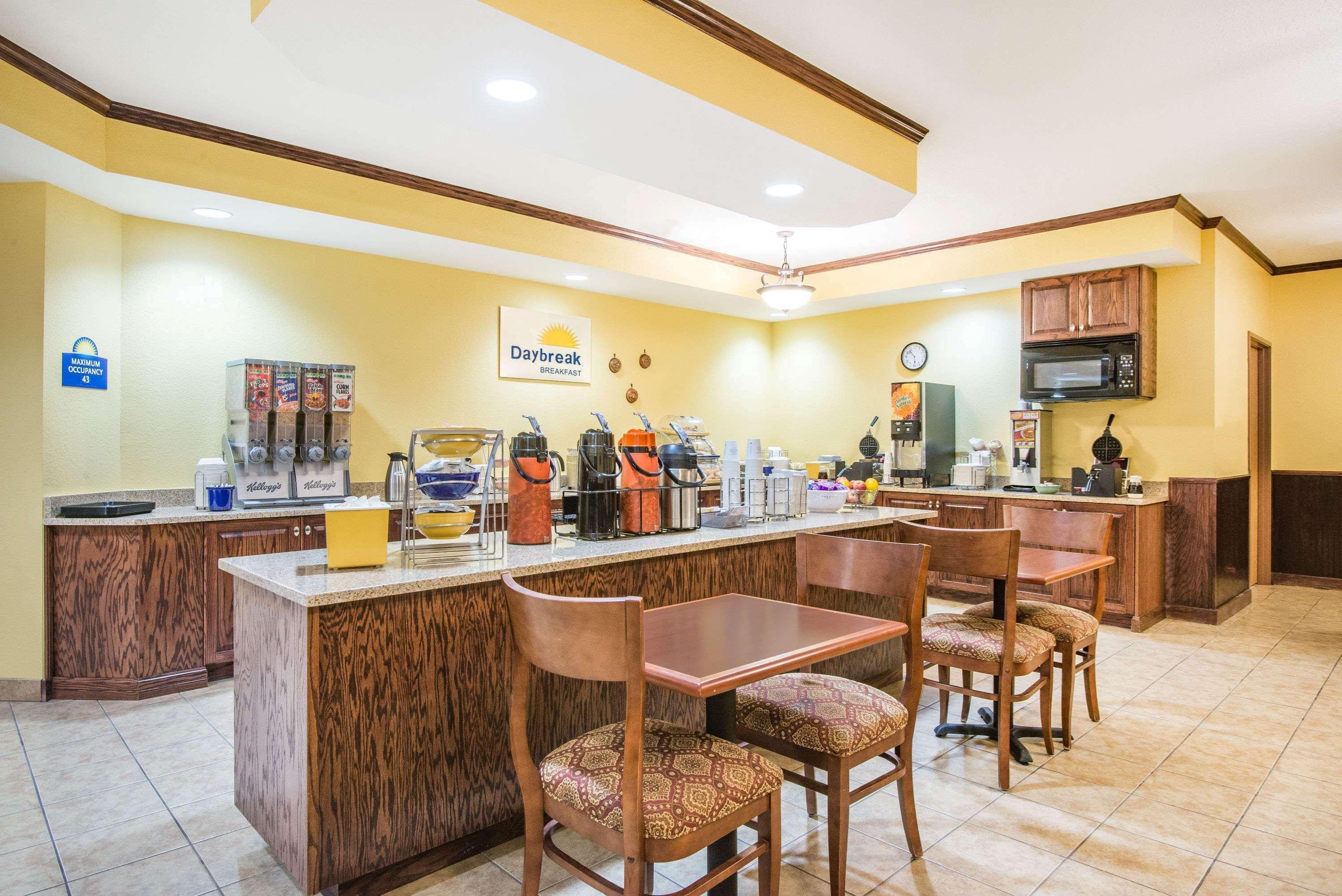 Days Inn By Wyndham Ellis Extérieur photo